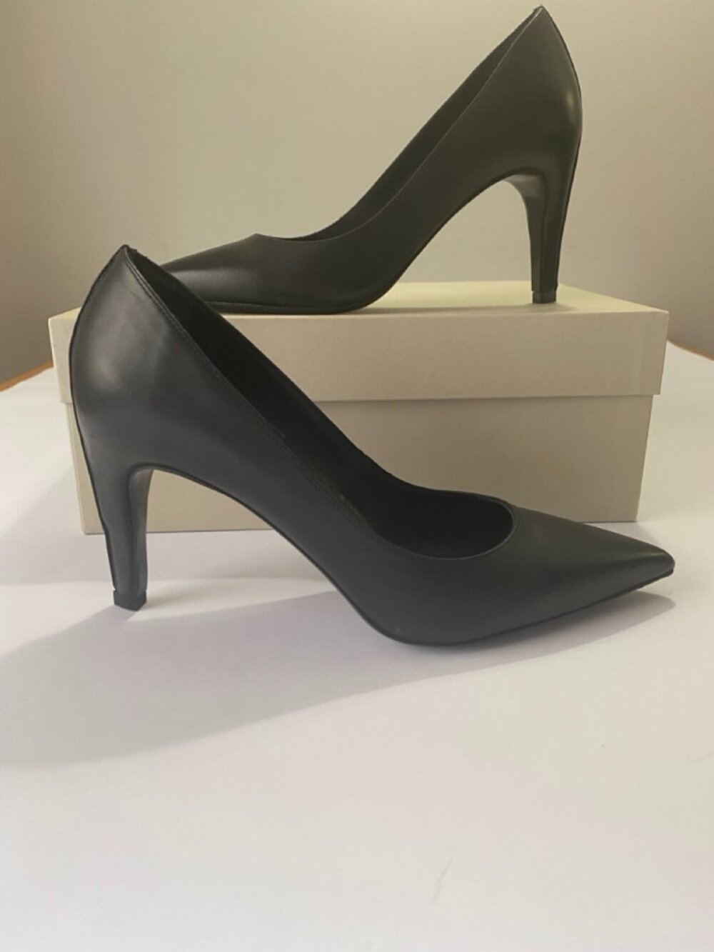COS Pointed leather heels